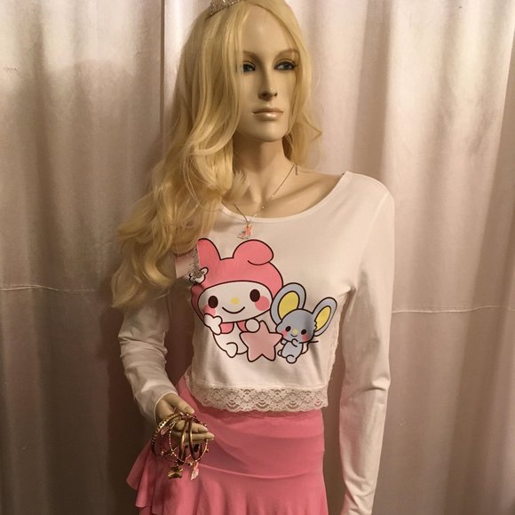 Sanrio Tops - ADORABLE crop top ,necklace and stackable bracelete set 🍭💕